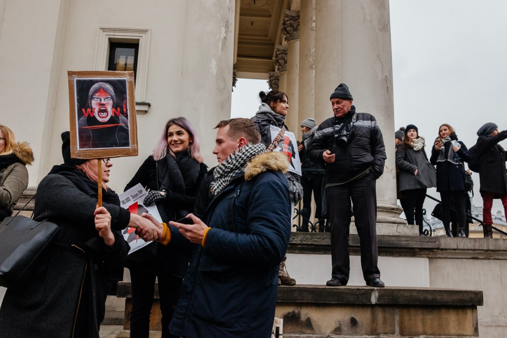 Czarny piątek w całej Polsce. Kobiety protestują przeciwko zaostrzeniu prawa aborcyjnego