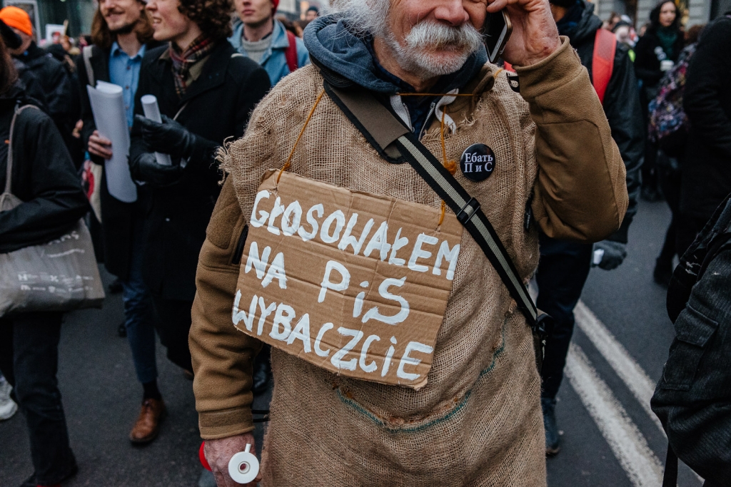 Czarny piątek w całej Polsce. Kobiety protestują przeciwko zaostrzeniu prawa aborcyjnego
