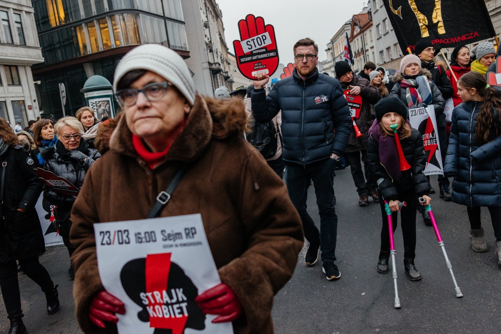 Czarny piątek w całej Polsce. Kobiety protestują przeciwko zaostrzeniu prawa aborcyjnego